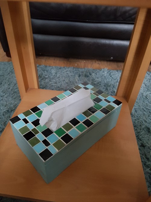 Tissue box in wood with mosaics