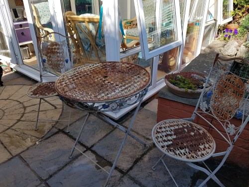 Before rusty old patio table and chairs